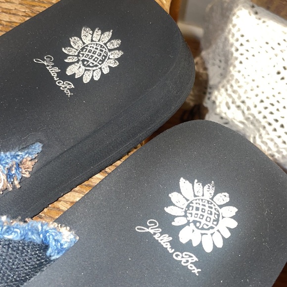 Yellow box - Picture 3 of 6